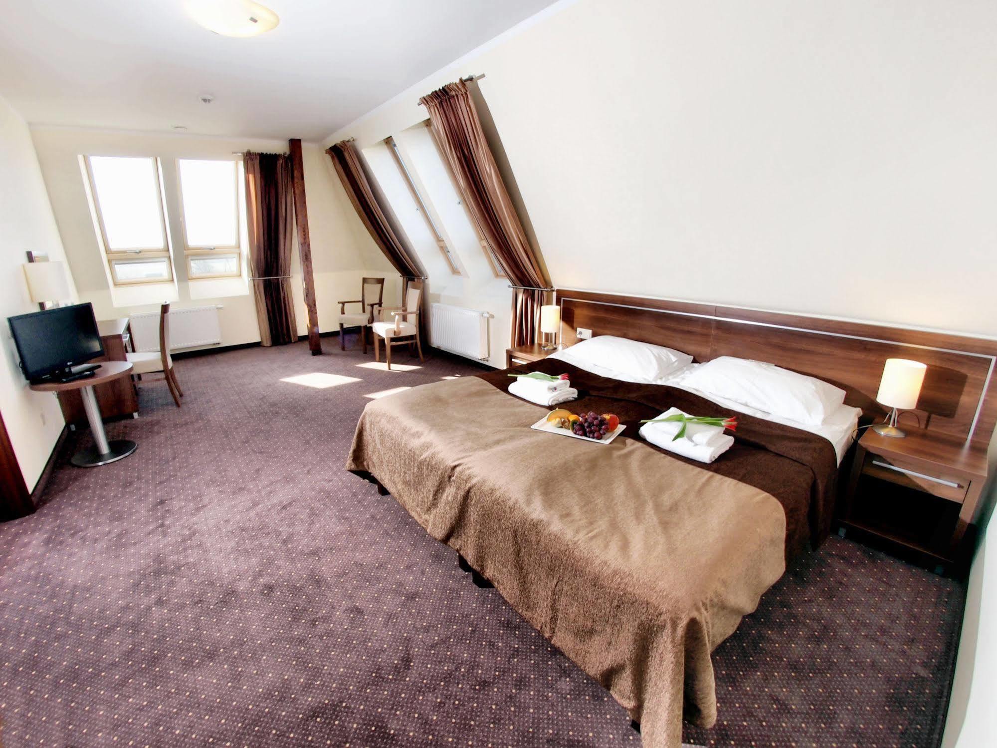 Hotel Austeria Conference & Spa Ciechocinek Exteriör bild